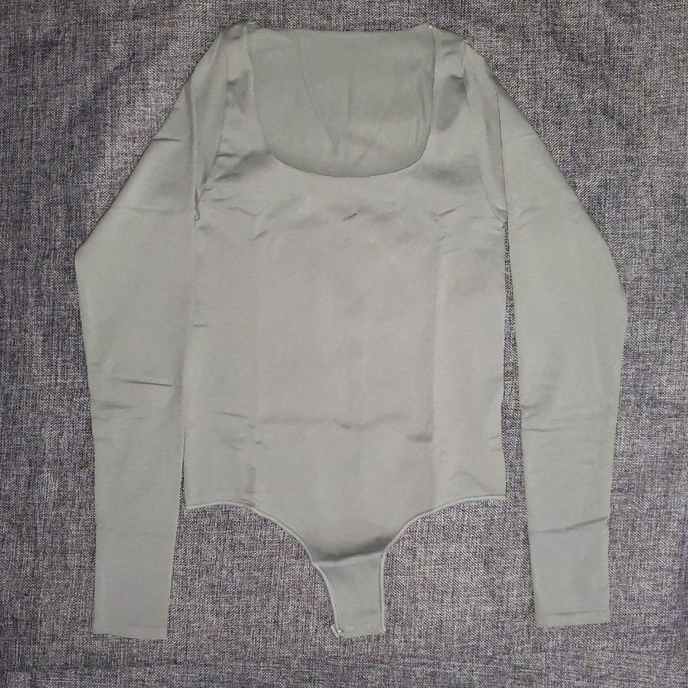 NWOT SKIMS S/M Essential Hosiery Scoop Neck L/S Bodysuit AGAVE GREEN